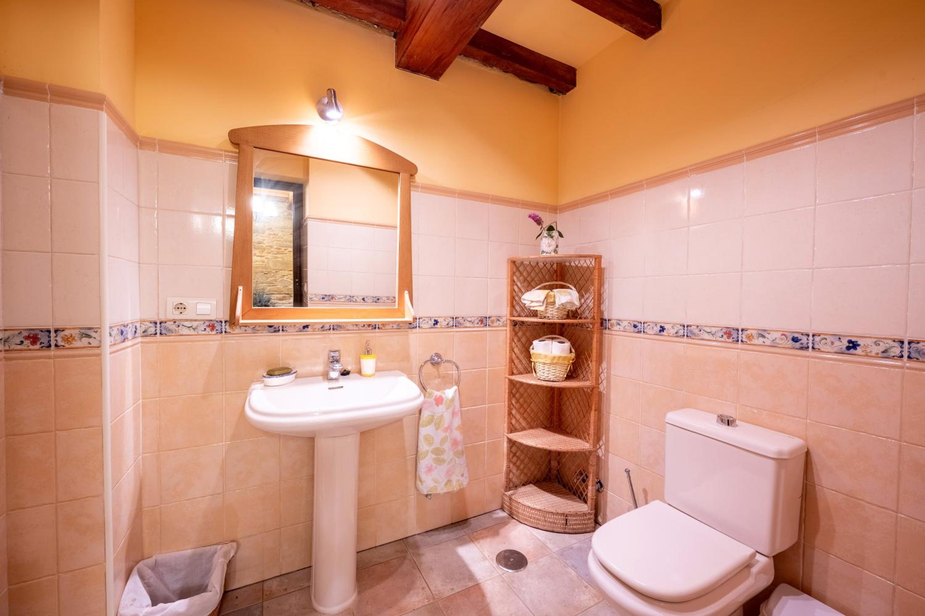 Villa en Asturias con cine, Piscina, BBQ, Juegos, 14 Pax view 5