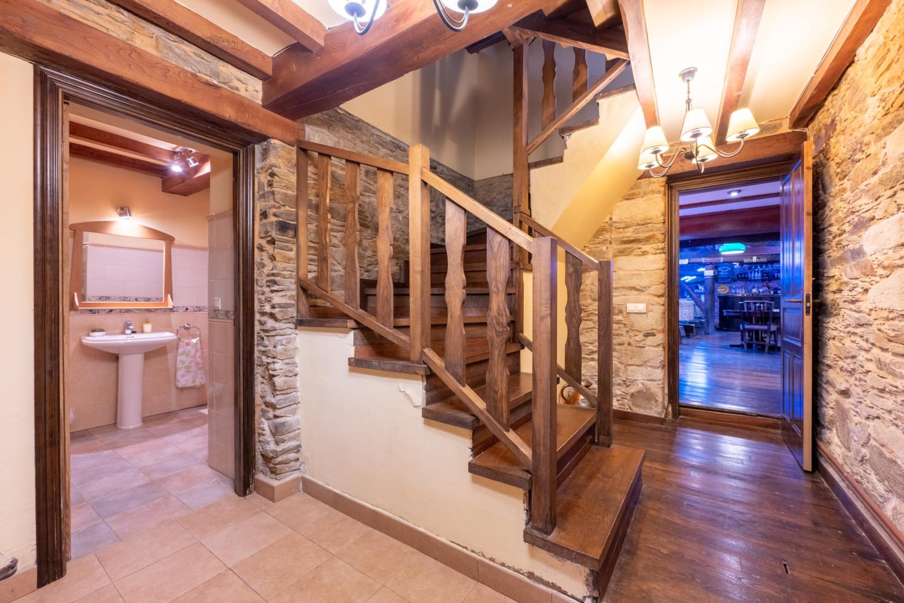 Villa en Asturias con cine, Piscina, BBQ, Juegos, 14 Pax view 4