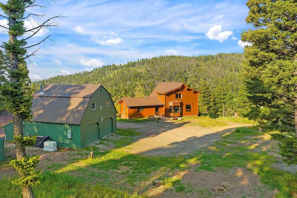 CZ1 Ranch- Rocky Mountain Luxury Cabin near Helena view 5