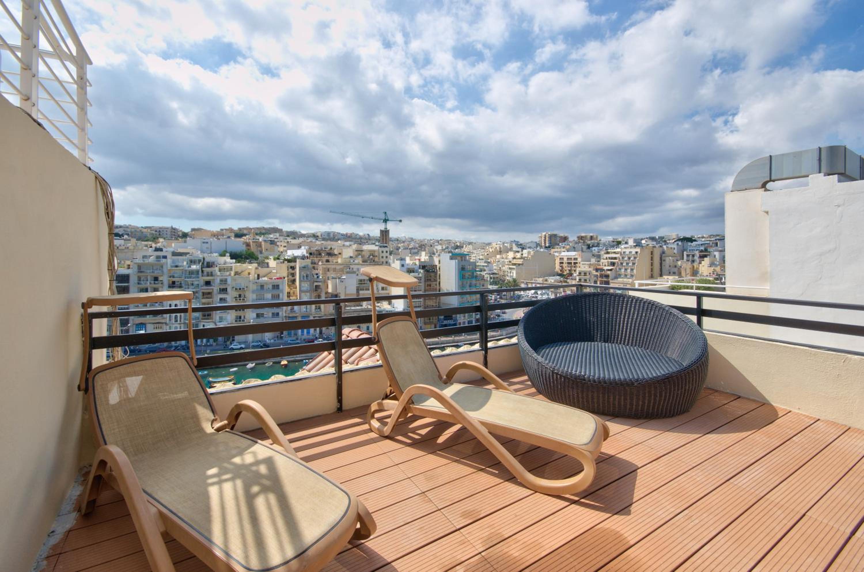 Stunning St Julians Seaview Duplex Apartments on Spinola Bay photo 2