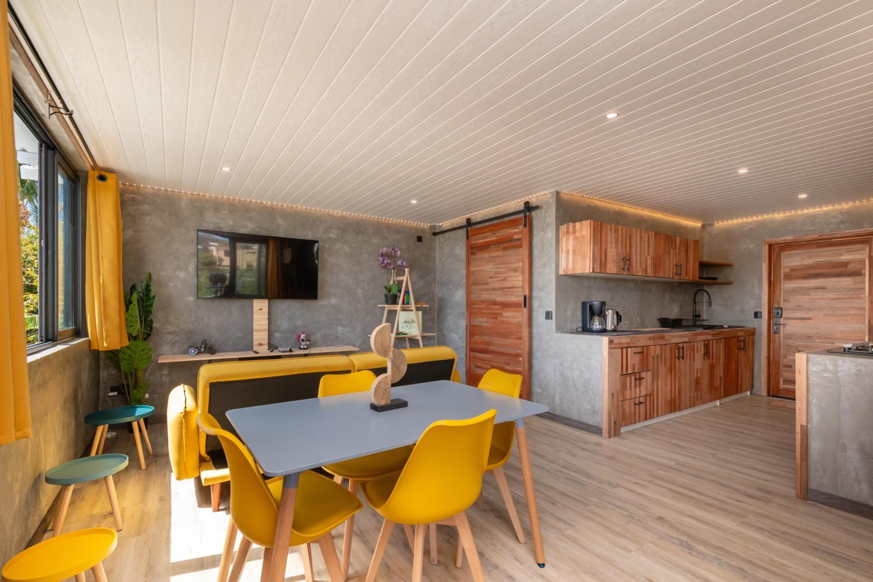 Twakila Sunset Suites