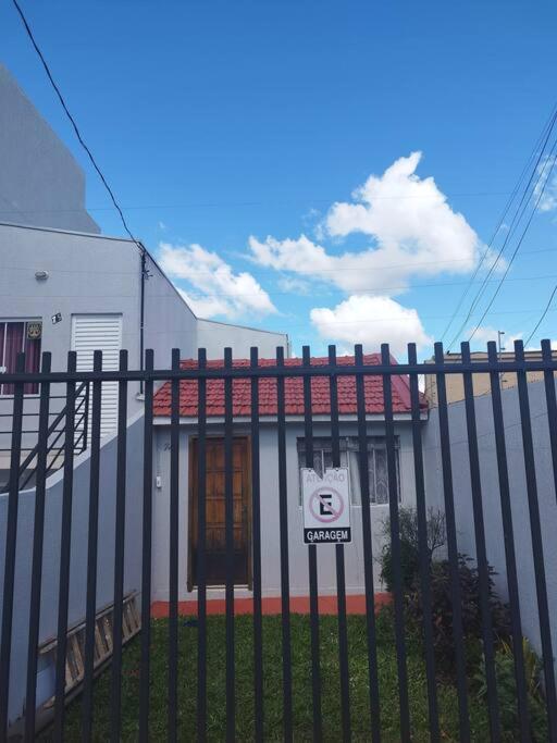 Casa central 74 com ótima localização