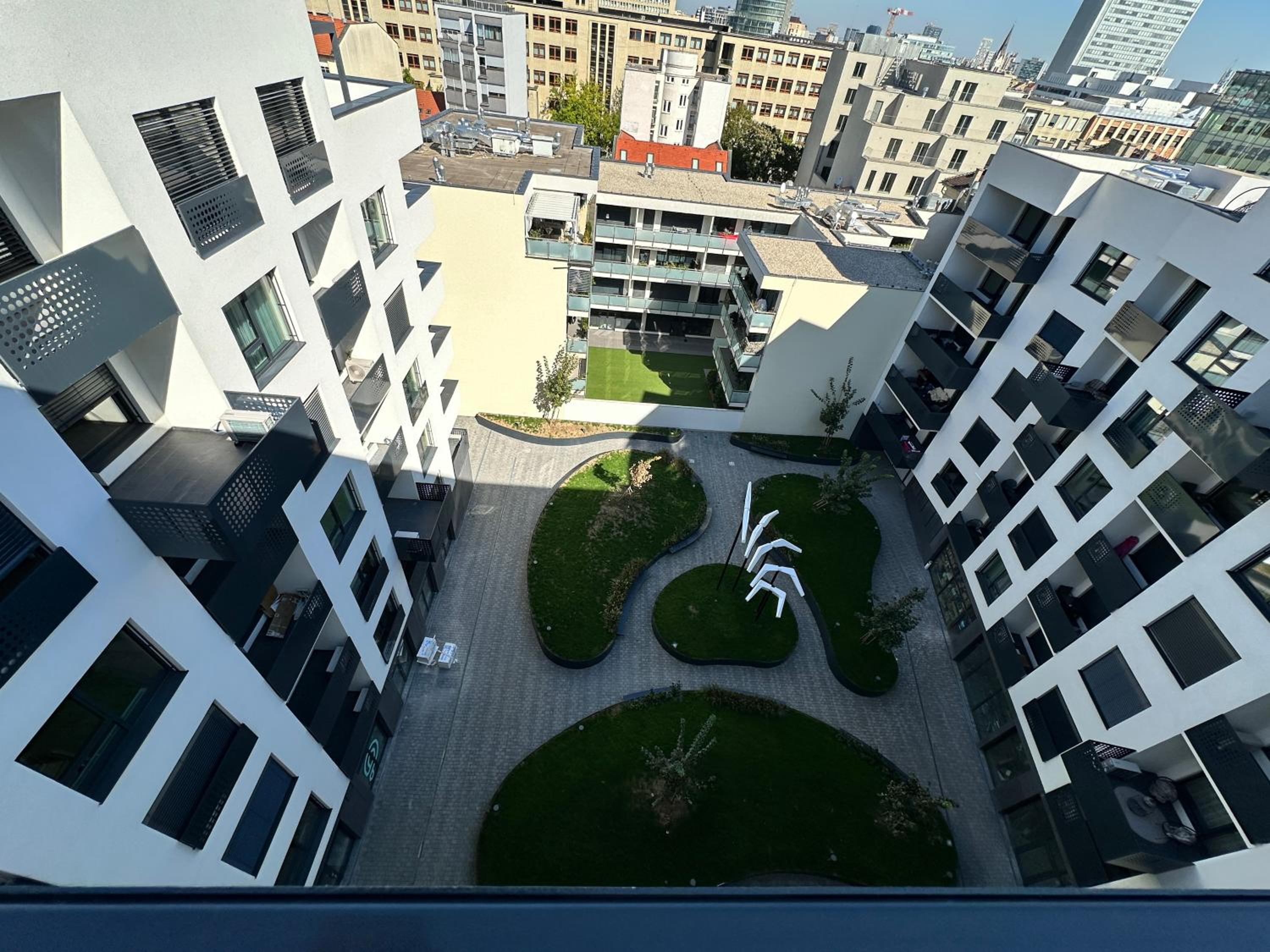Brand new, City center, free parking, AC view 4