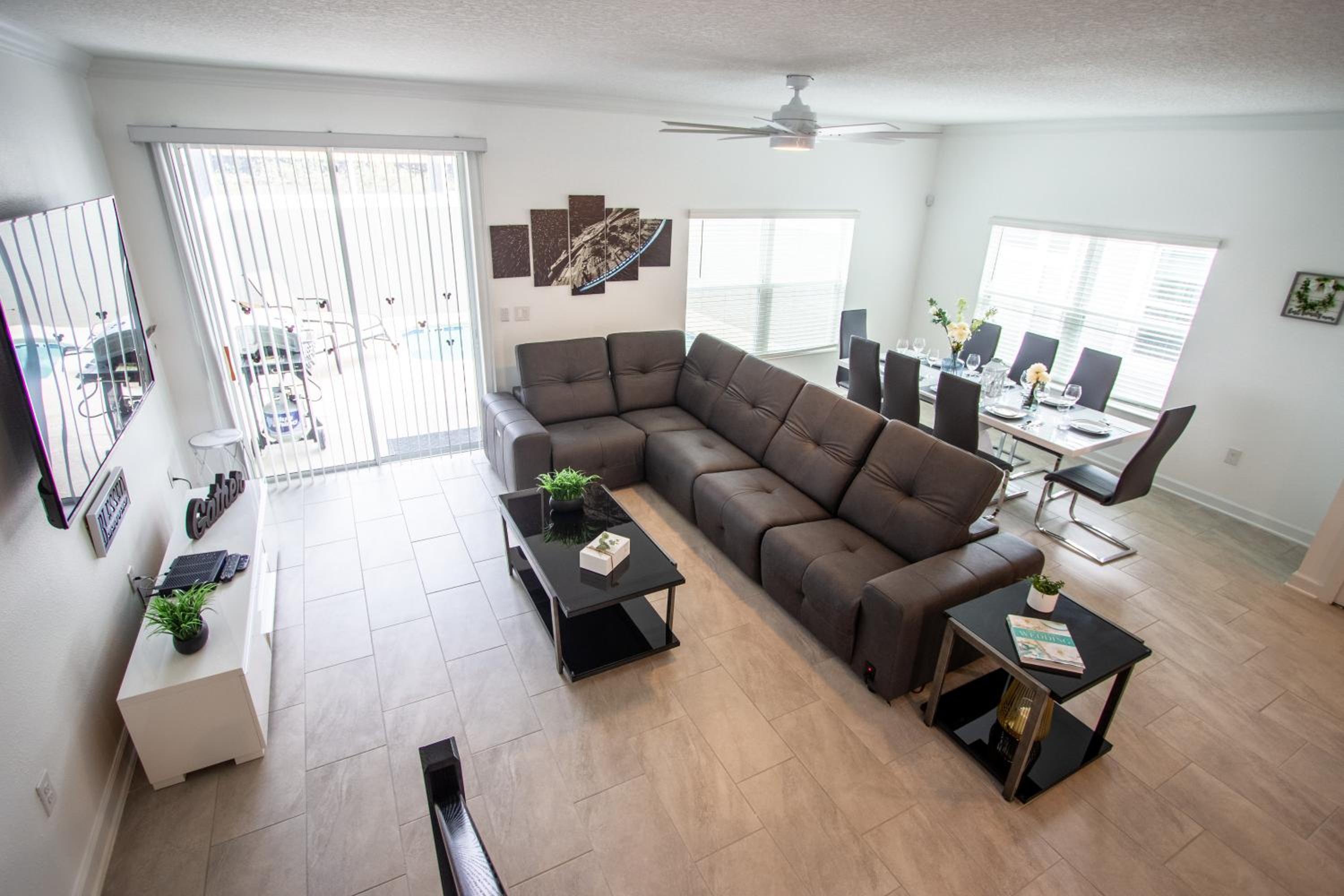 Luxury Family Retreat Walkable to the waterpark view 5