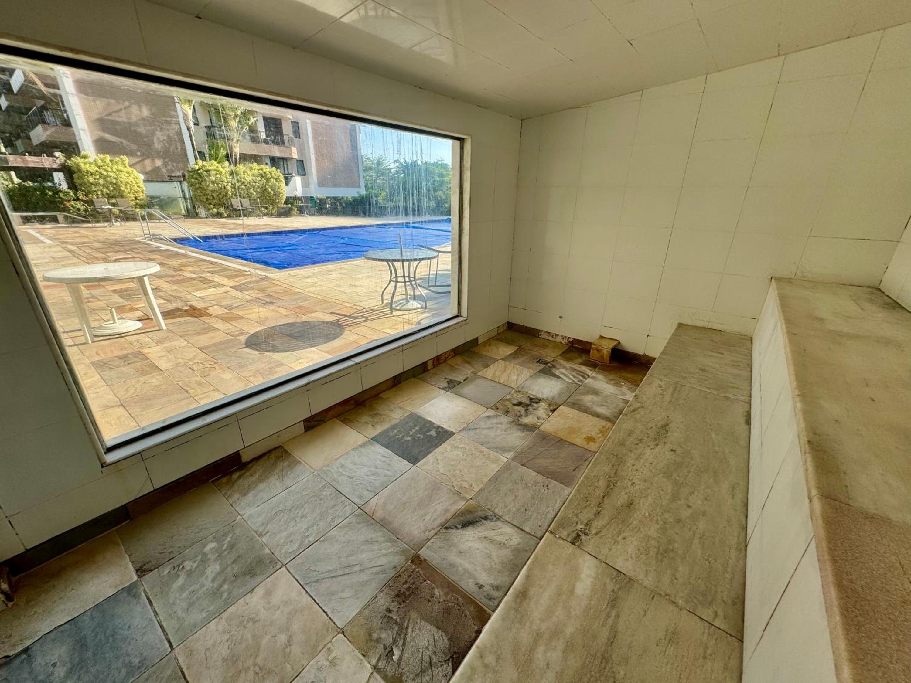 Condo Four Seasons Residence Service