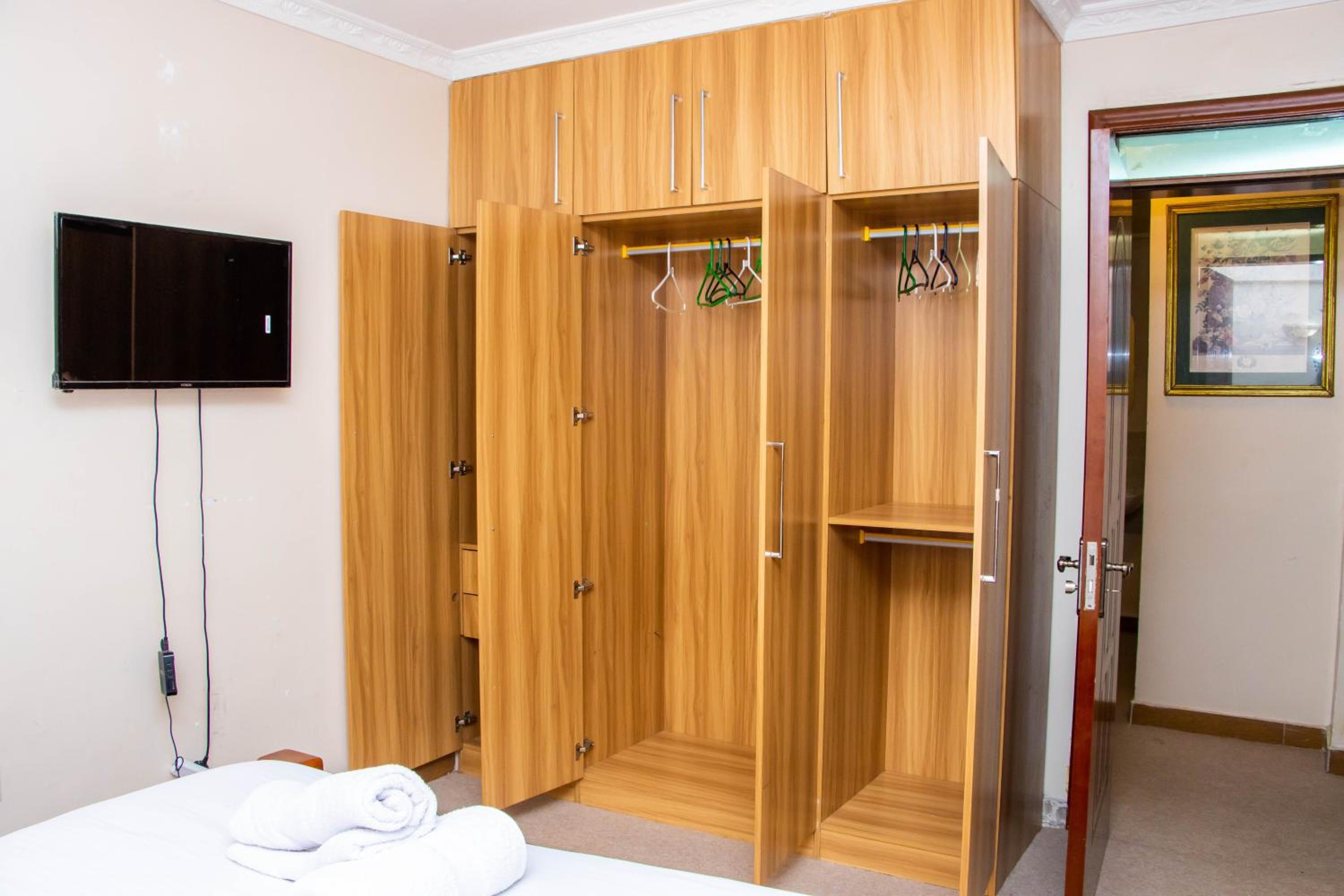 Skyline Luxury Apartment view 3