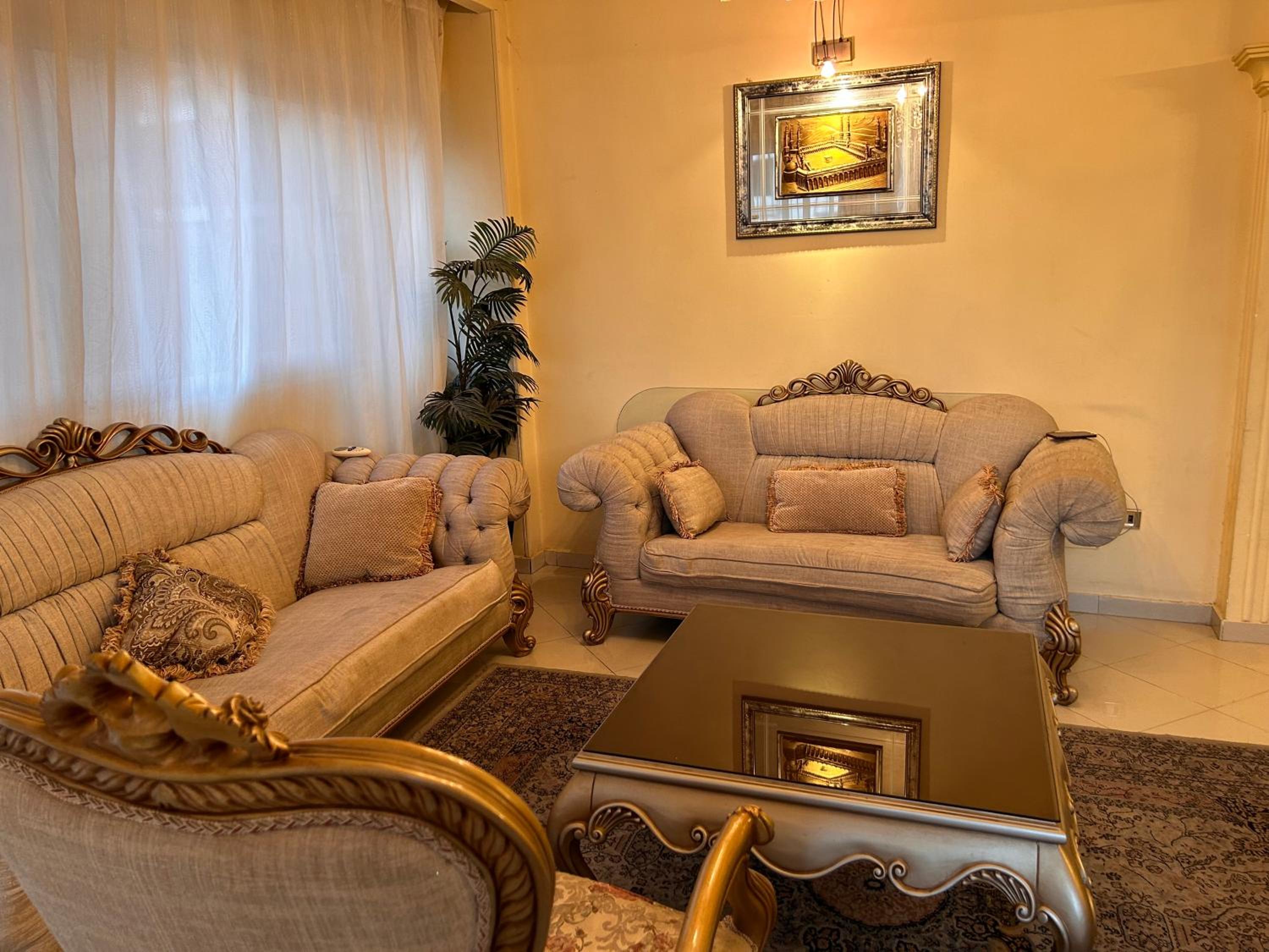 Ezzat Salama Abbas Al Akkad Hotel