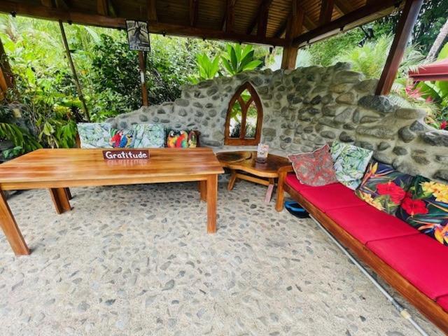 La Rana Deluxe Villa - Riverfront With A Pool