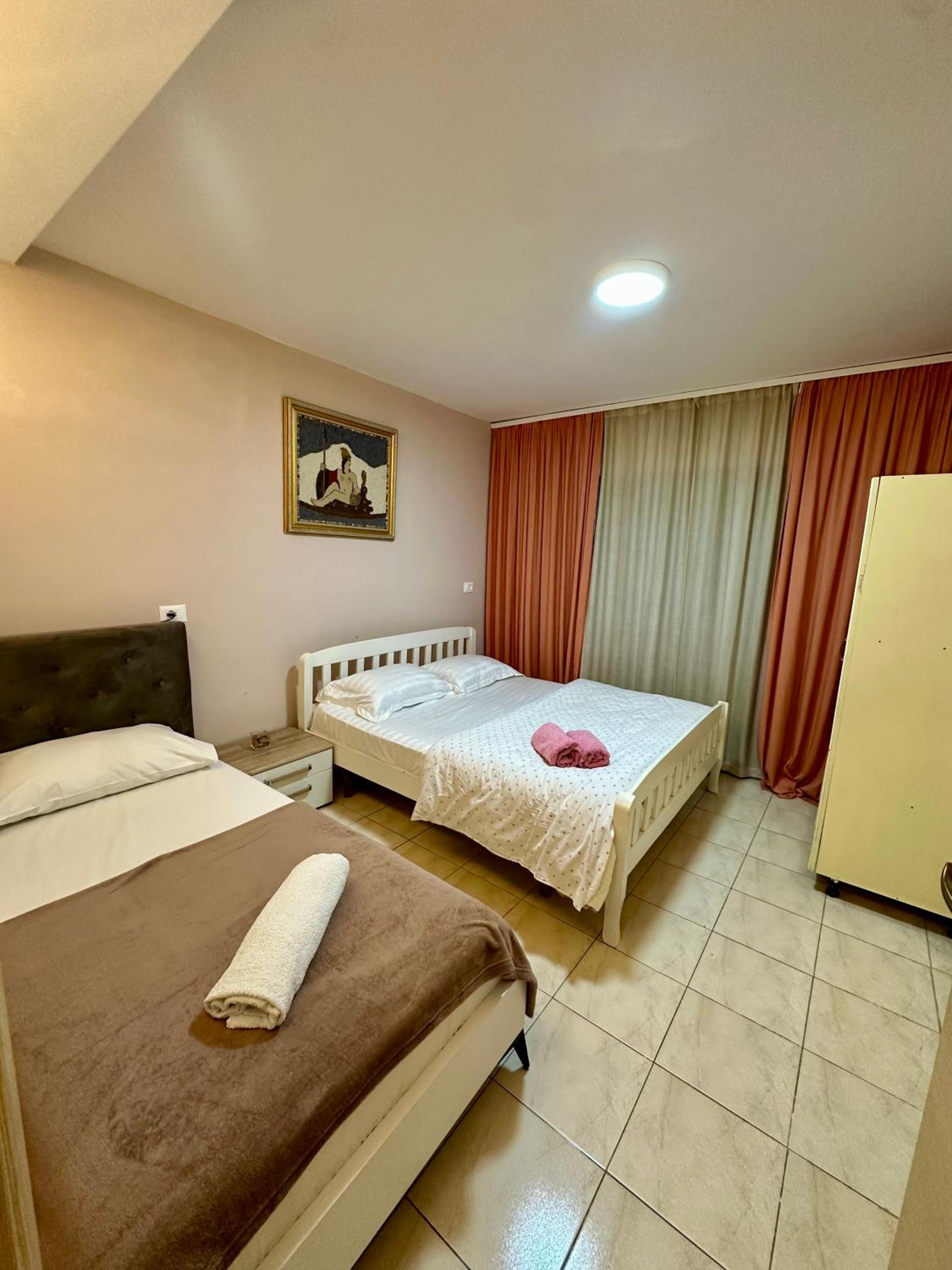Pazari i Ri: Central Cozy Stay