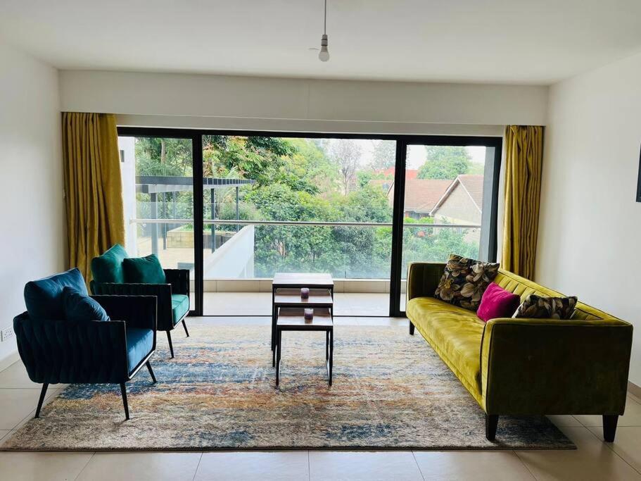 Luxury 2-Bedroom - Astoria Apartments