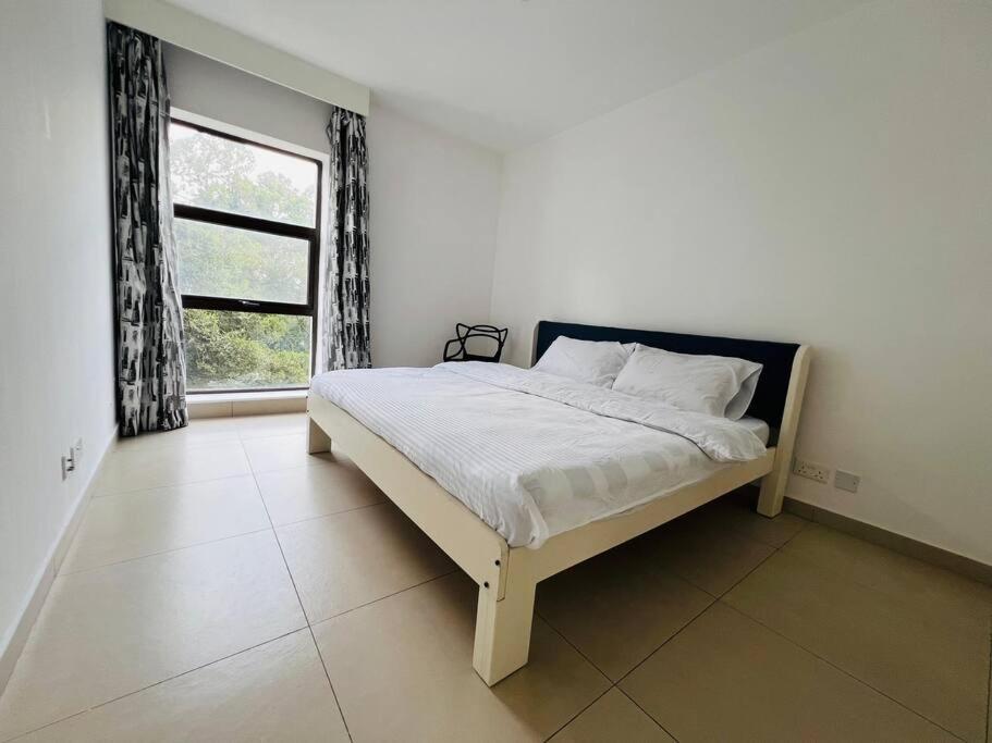 Luxury 2-Bedroom - Astoria Apartments