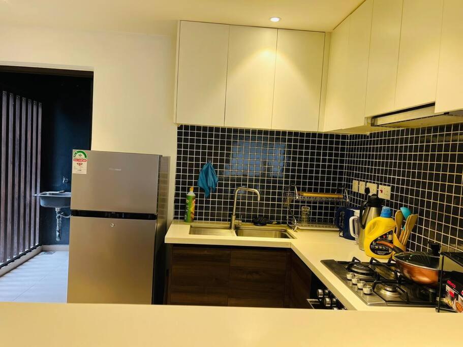 Luxury 2-Bedroom - Astoria Apartments