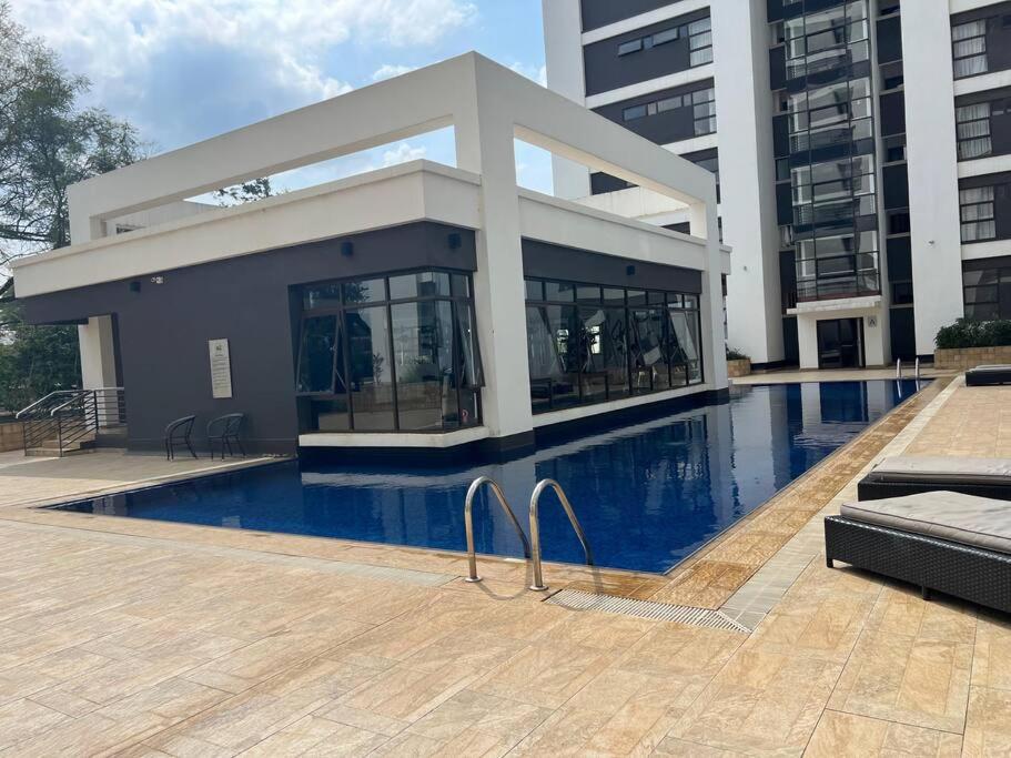 Luxury 2-Bedroom - Astoria Apartments