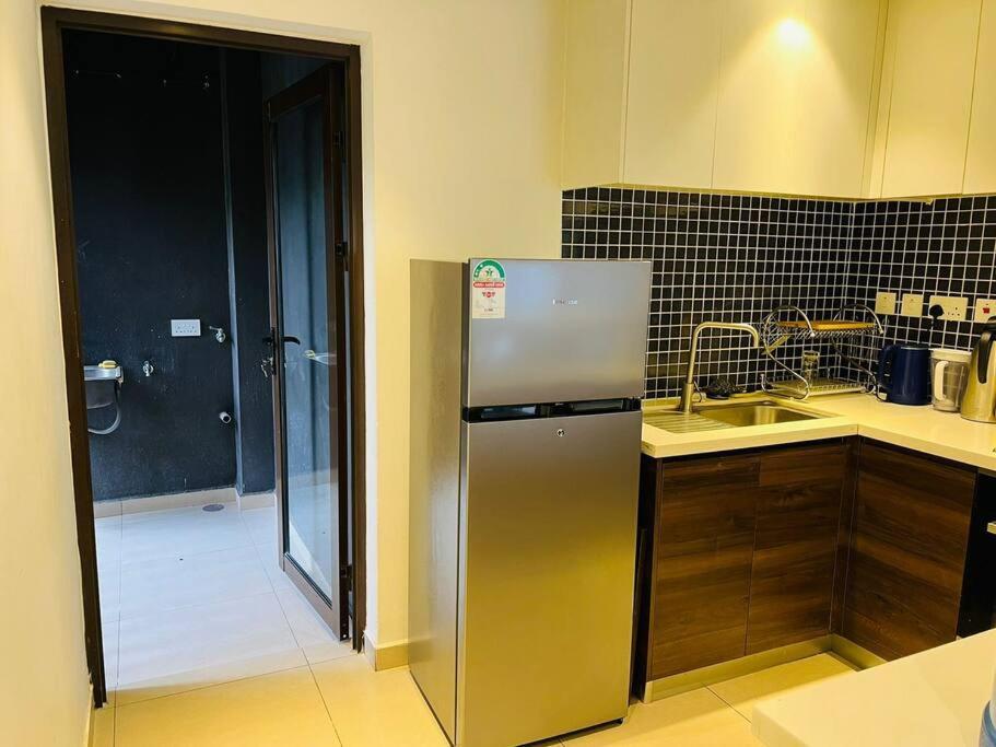 Luxury 2-Bedroom - Astoria Apartments