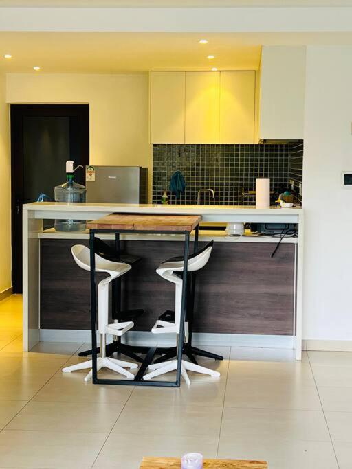 Luxury 2-Bedroom - Astoria Apartments