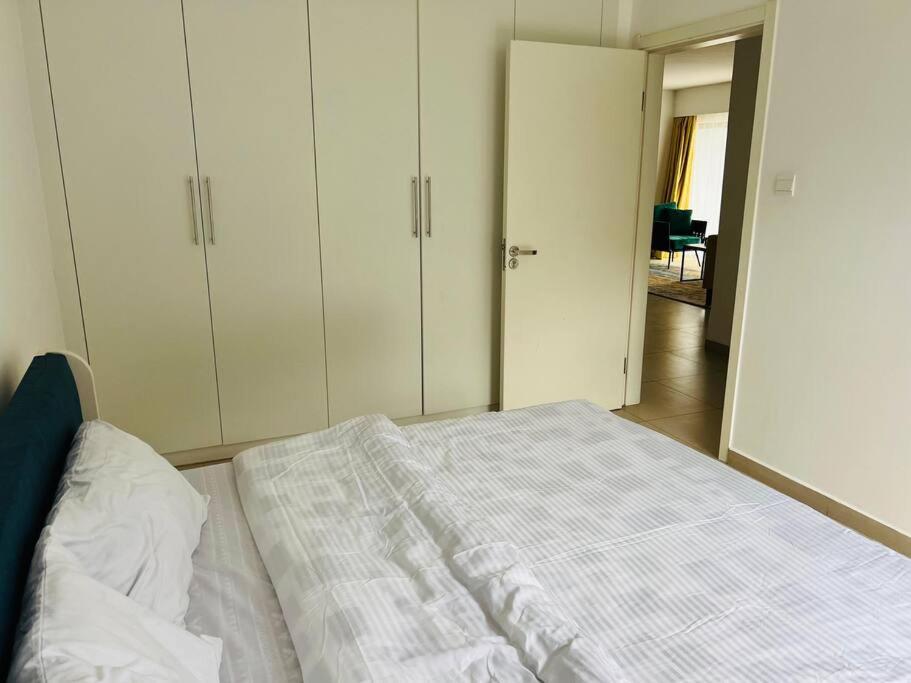 Luxury 2-Bedroom - Astoria Apartments