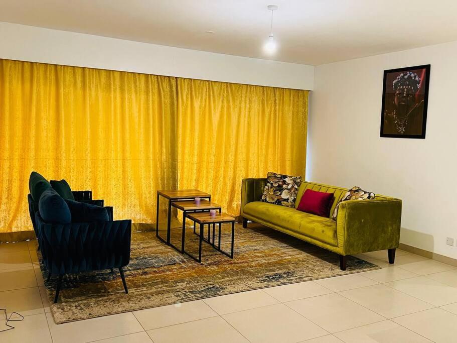 Luxury 2-Bedroom - Astoria Apartments