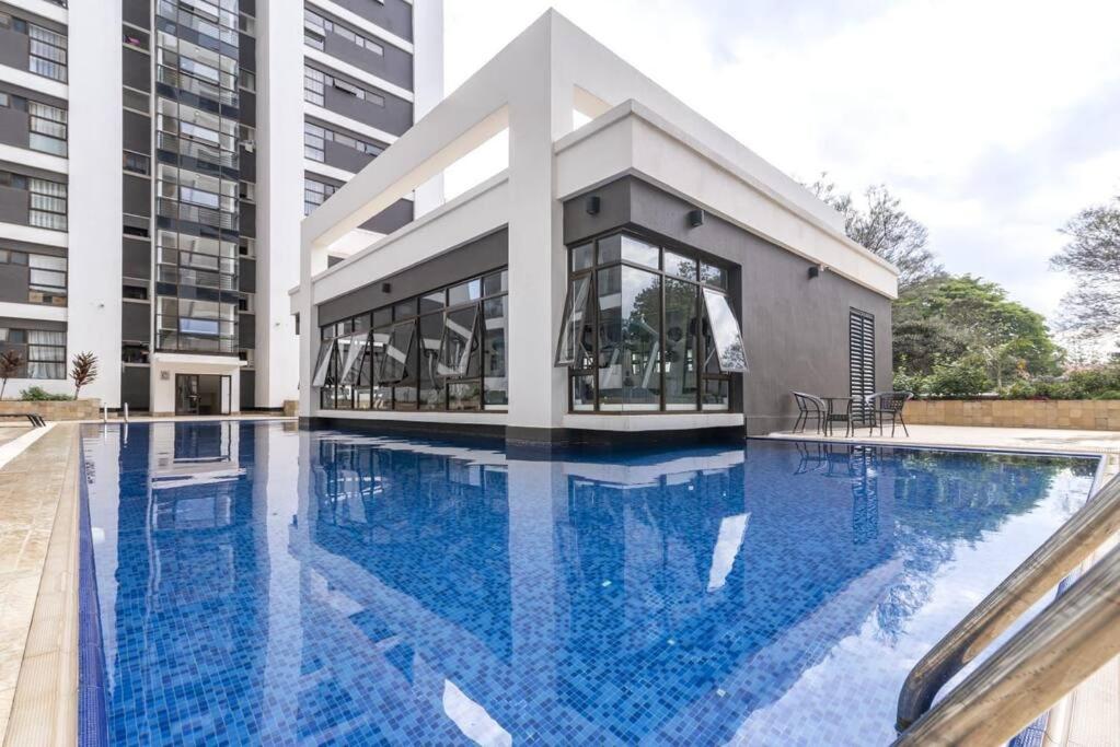 Luxury 2-Bedroom - Astoria Apartments