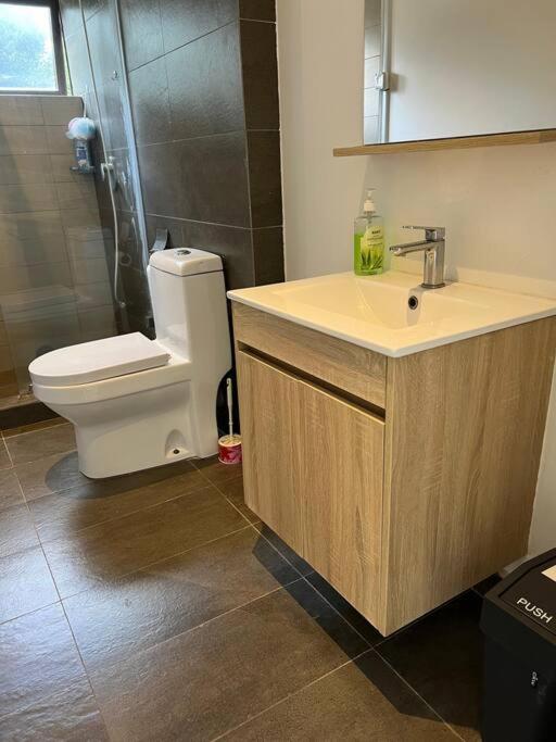 Luxury 2-Bedroom - Astoria Apartments