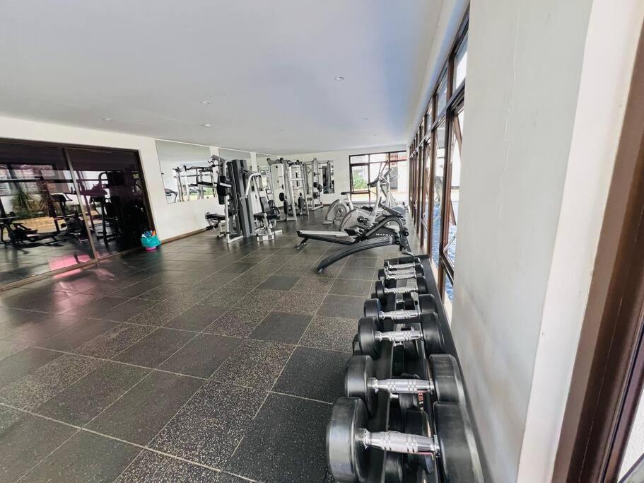 Luxury 2-Bedroom - Astoria Apartments
