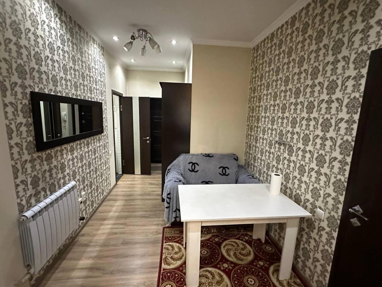 Spacious 1-bedroom apartment in complex Park City near Togolok Moldo park view 5