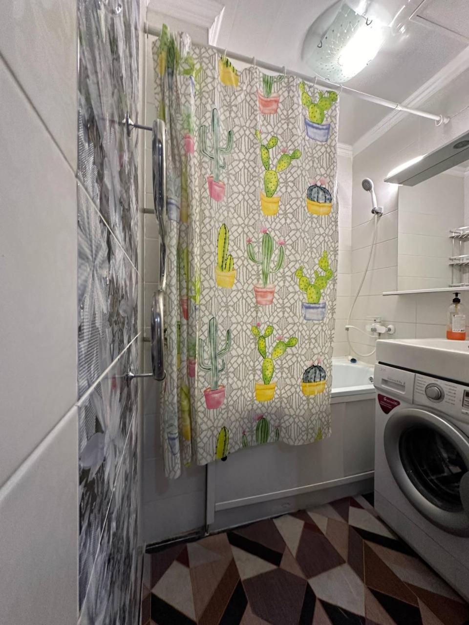Spacious 1-bedroom apartment in complex Park City near Togolok Moldo park view 2