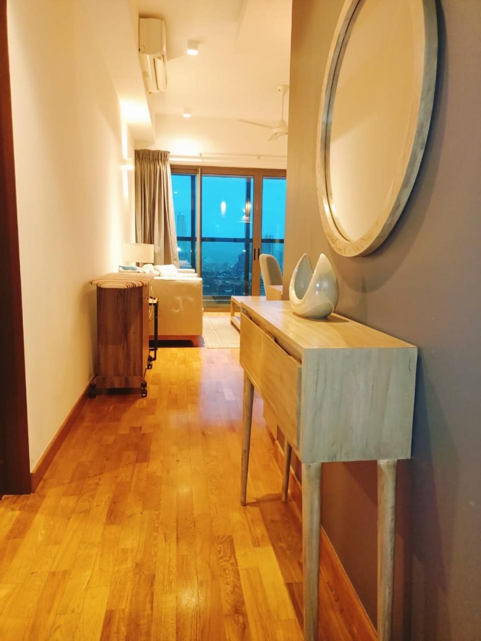 2 Bed Room Fully furnished luxury apartment at downtown Colombo 2 view 3