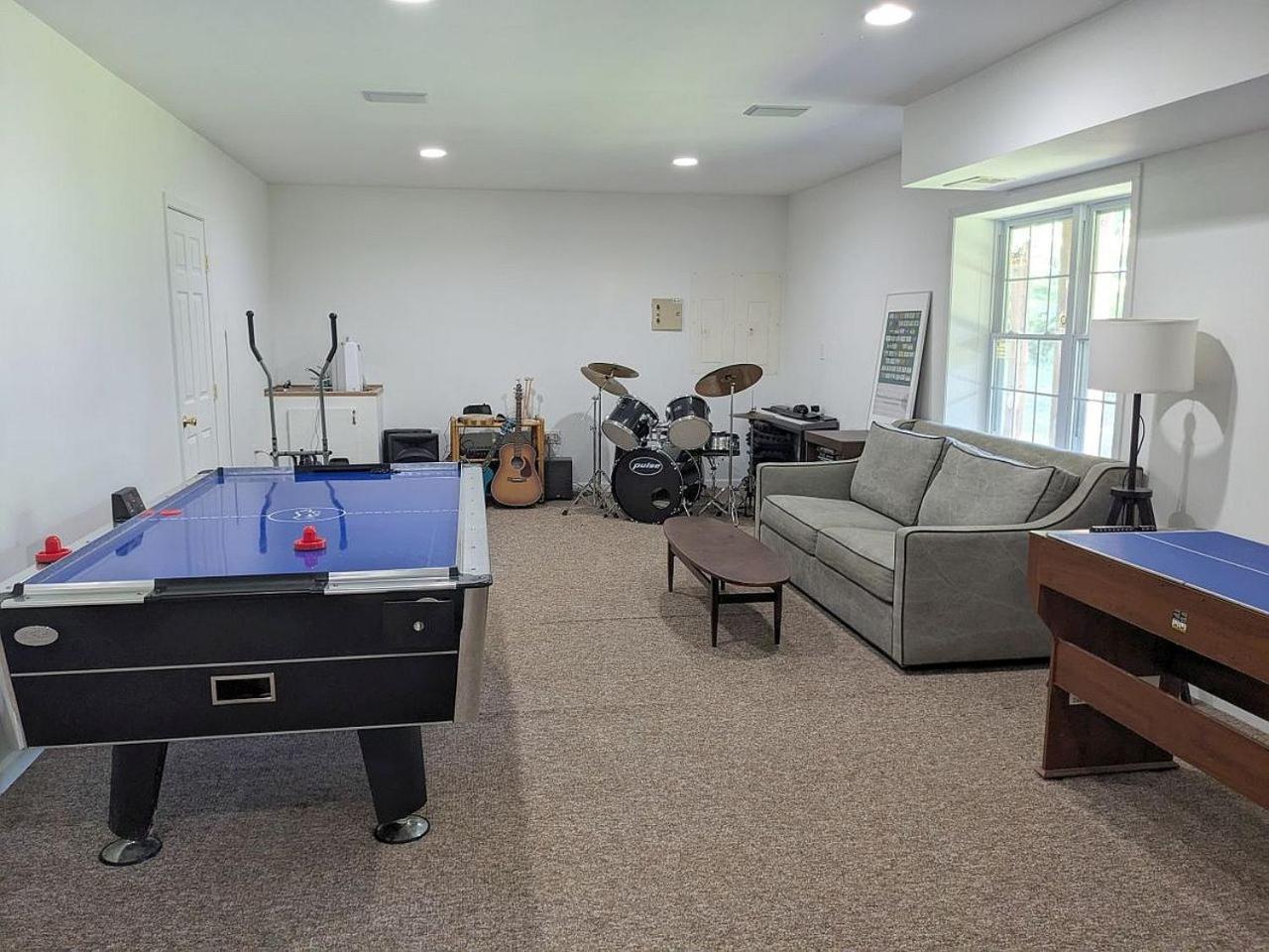 Cheerful 4Br Water View Lakehouse with Dock & More view 5