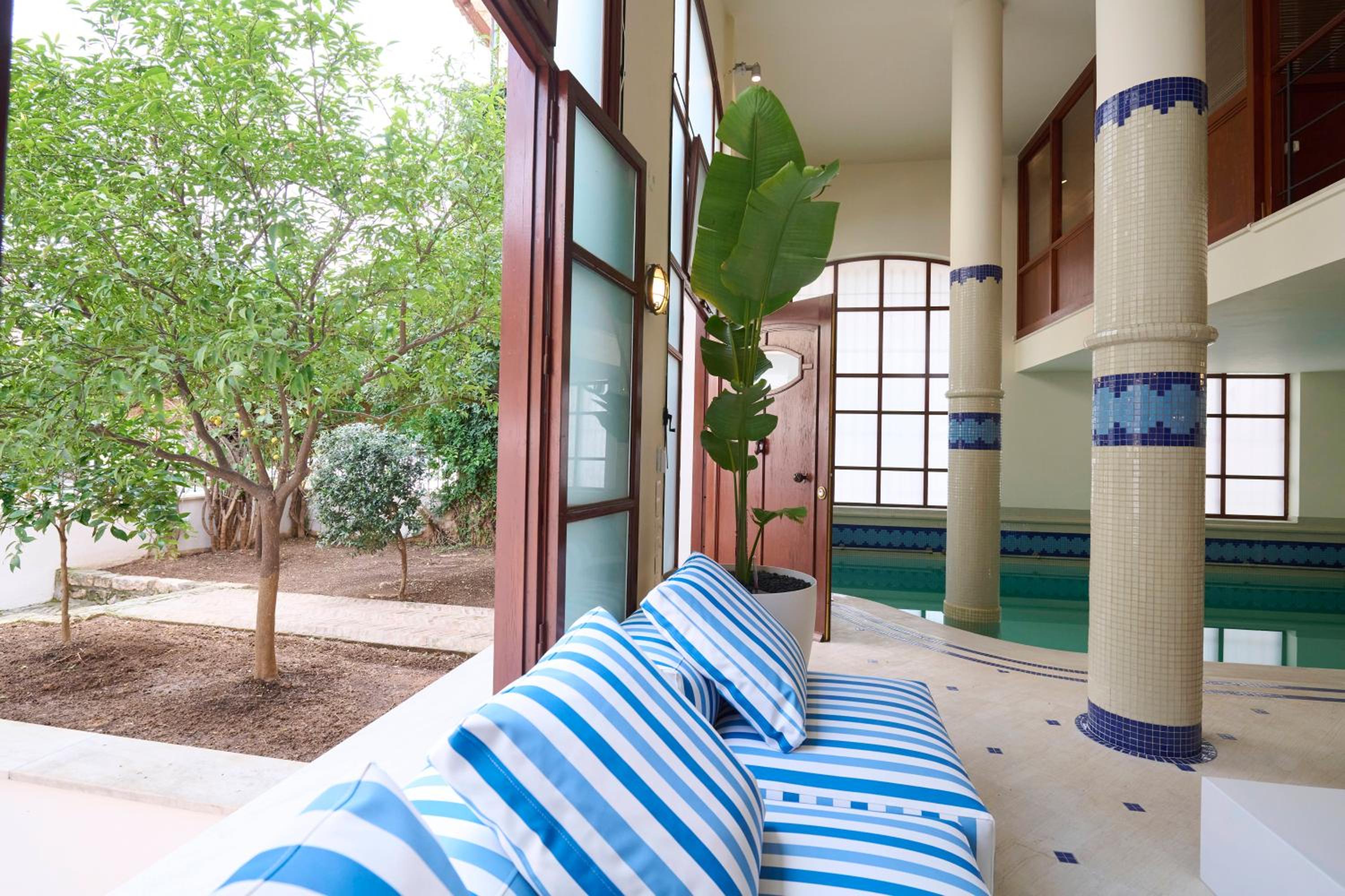 Ma Maison No8 Downtown Villa, Indoor Heated Pool