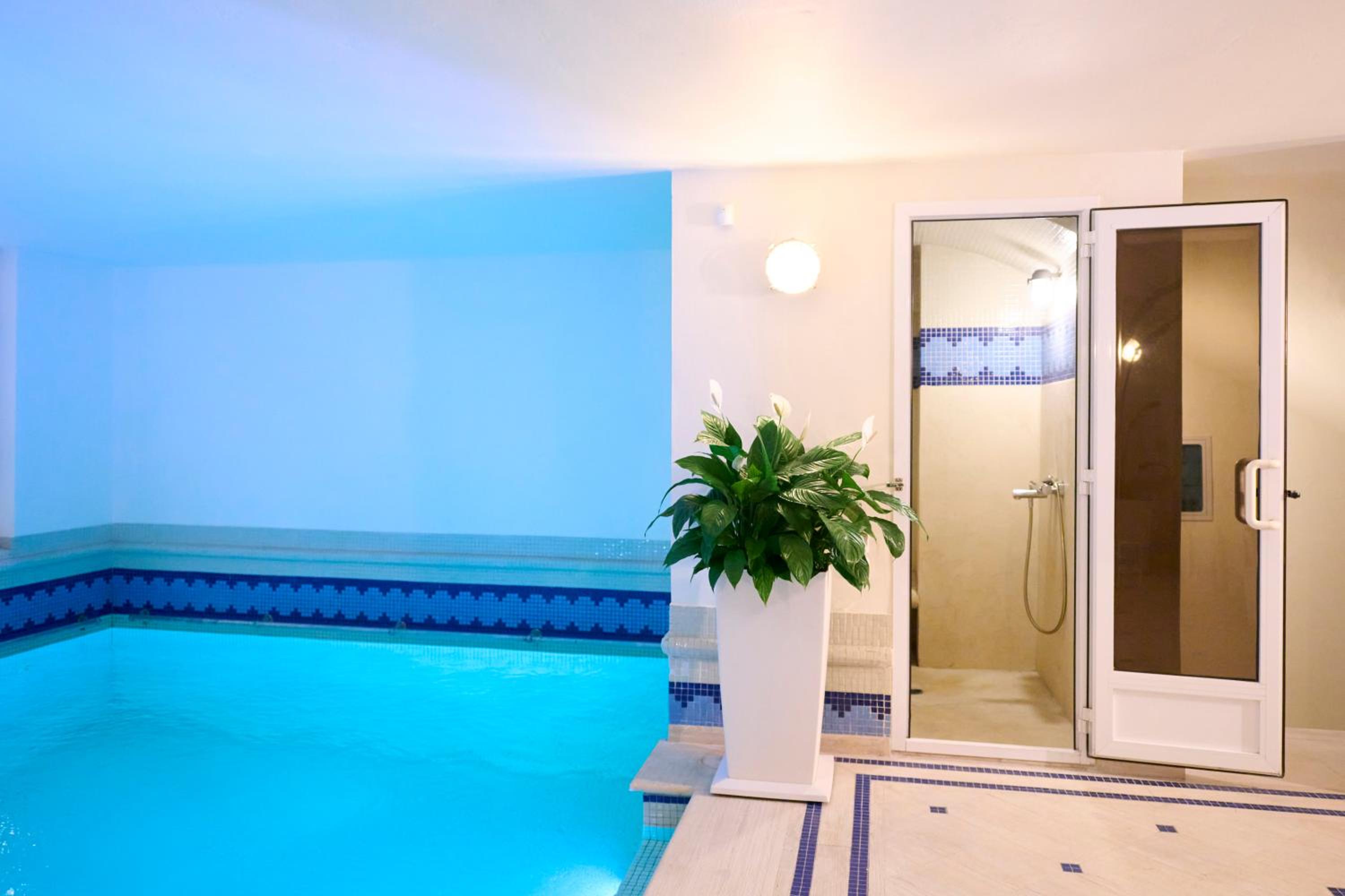 Ma Maison No8 Downtown Villa, Indoor Heated Pool
