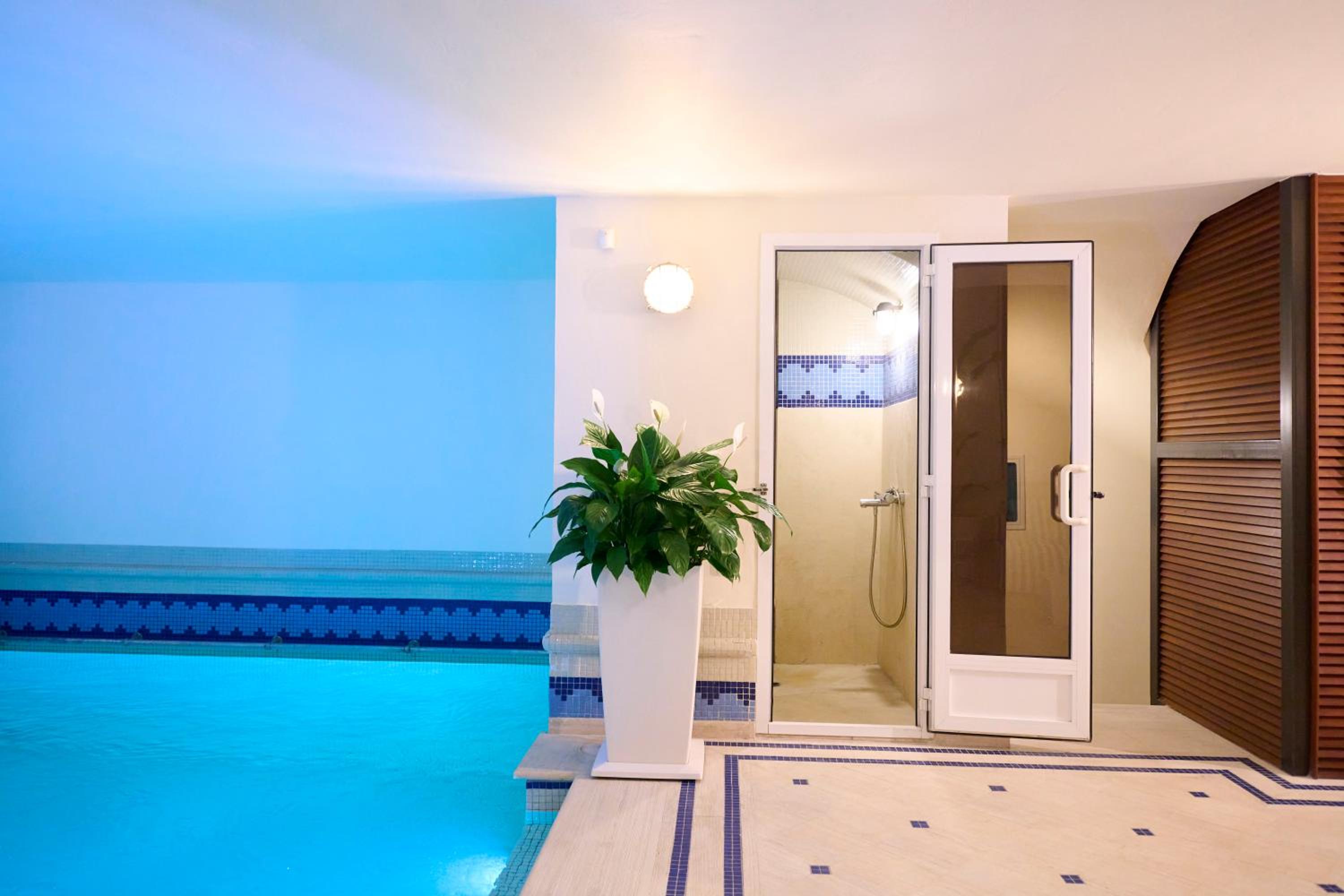 Ma Maison No8 Downtown Villa, Indoor Heated Pool