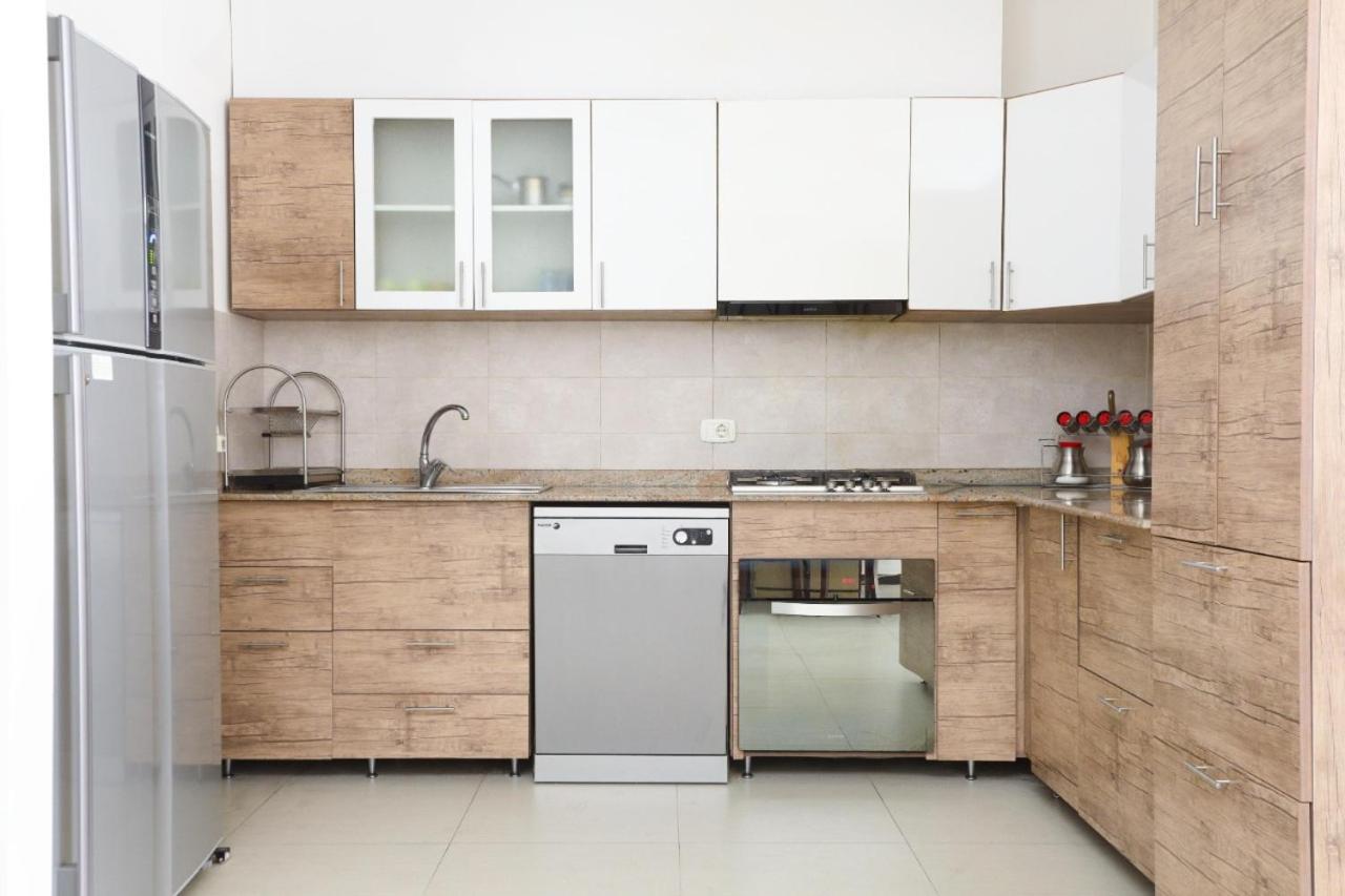 Abovyan stret 2 bedroom apt with balcony