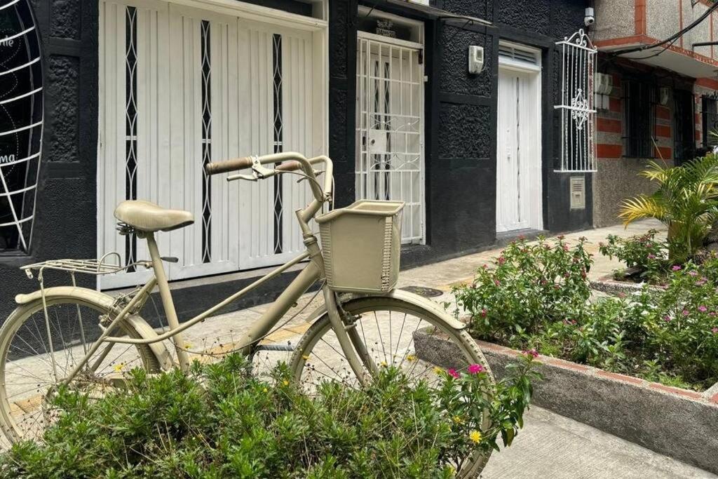 Loft Zen en Envigado apartamento moderno cerca al Poblado wifi rápido