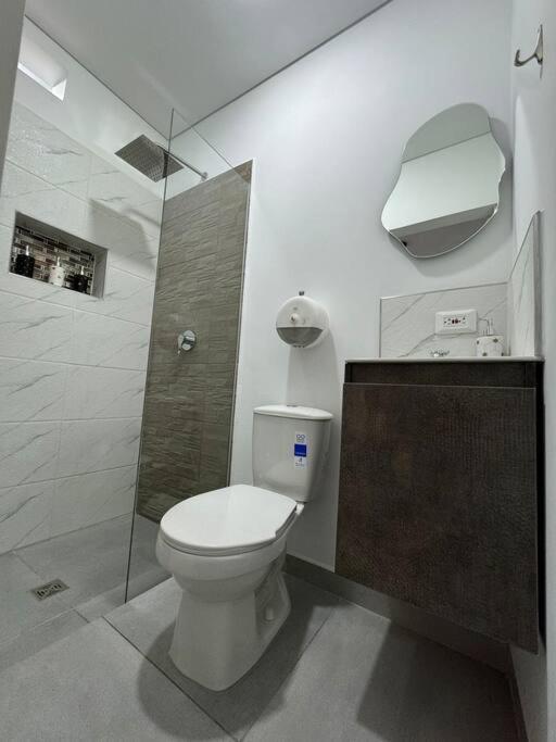 Loft Zen en Envigado apartamento moderno cerca al Poblado wifi rápido