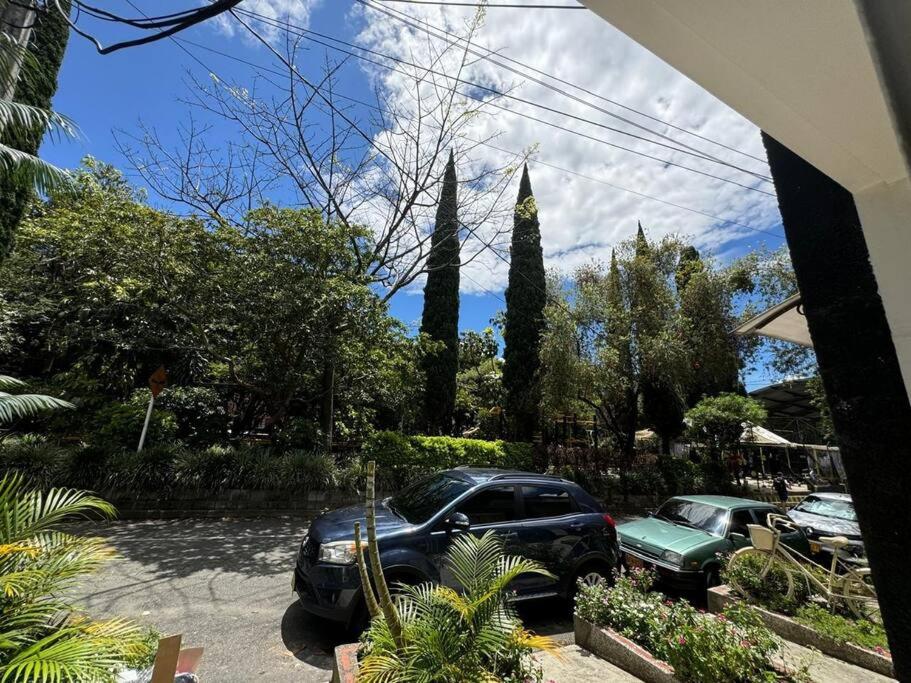 Loft Zen en Envigado apartamento moderno cerca al Poblado wifi rápido