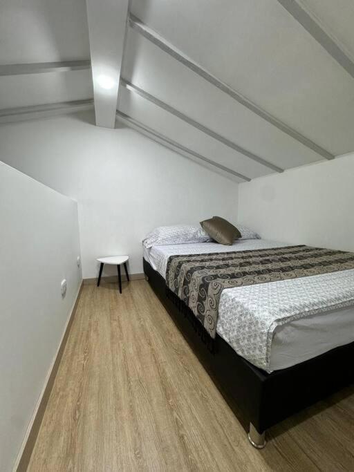 Loft Zen en Envigado apartamento moderno cerca al Poblado wifi rápido