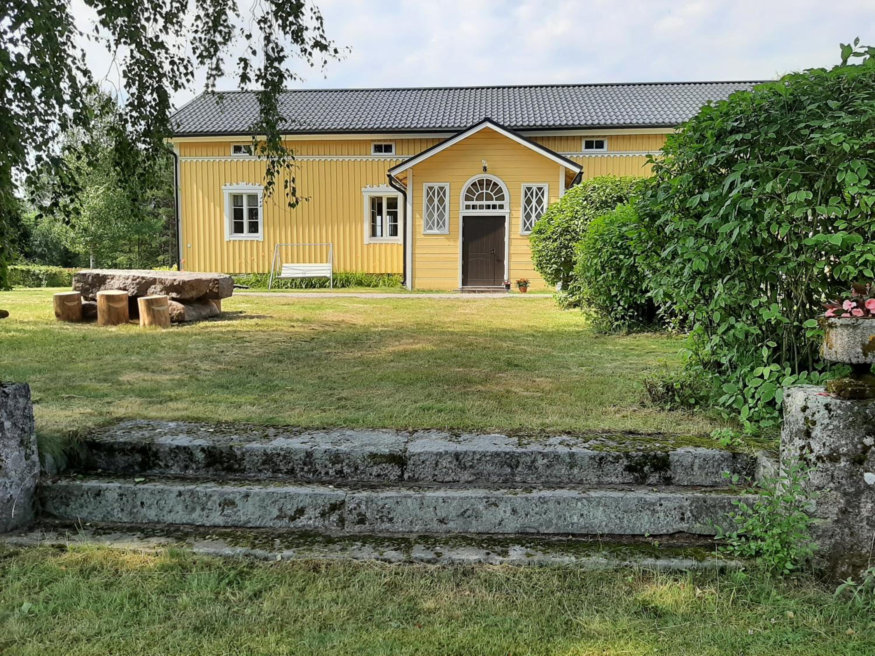 Maalaistalon päärakennuksessa asunto