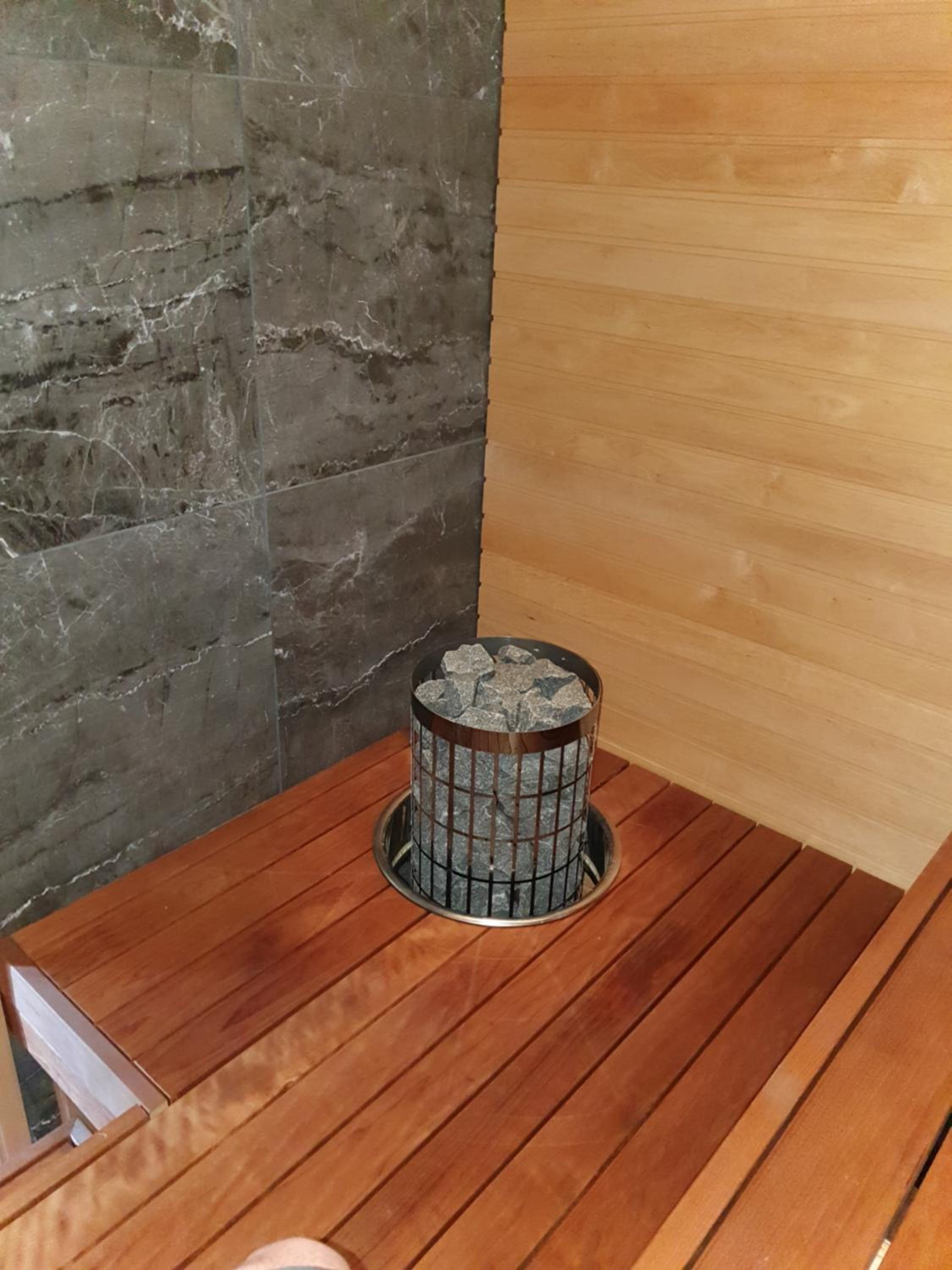 Maalaistalon päärakennuksessa asunto
