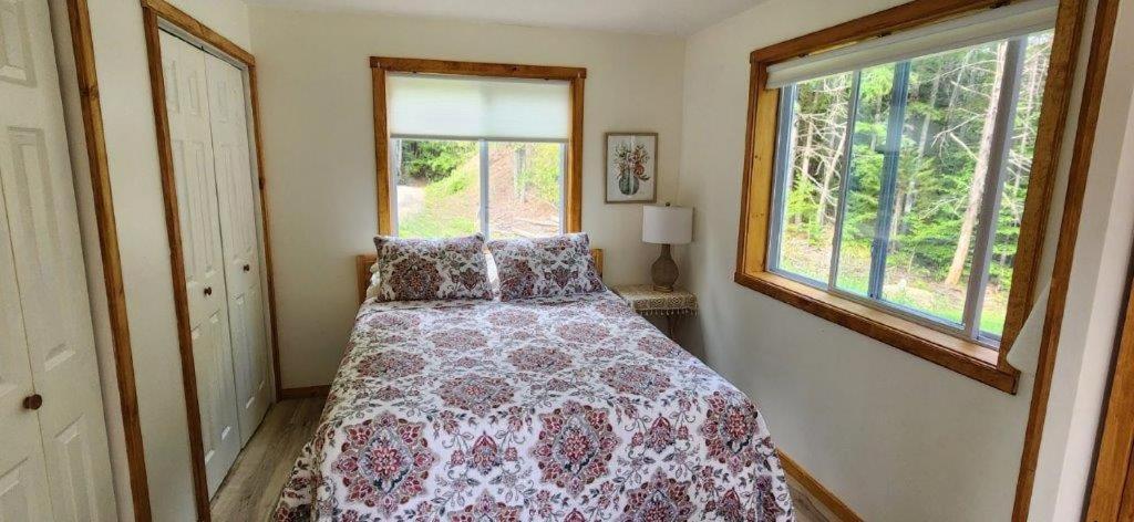 Magical Retreat Cottage, 15 min from Mt Snow skiing view 4