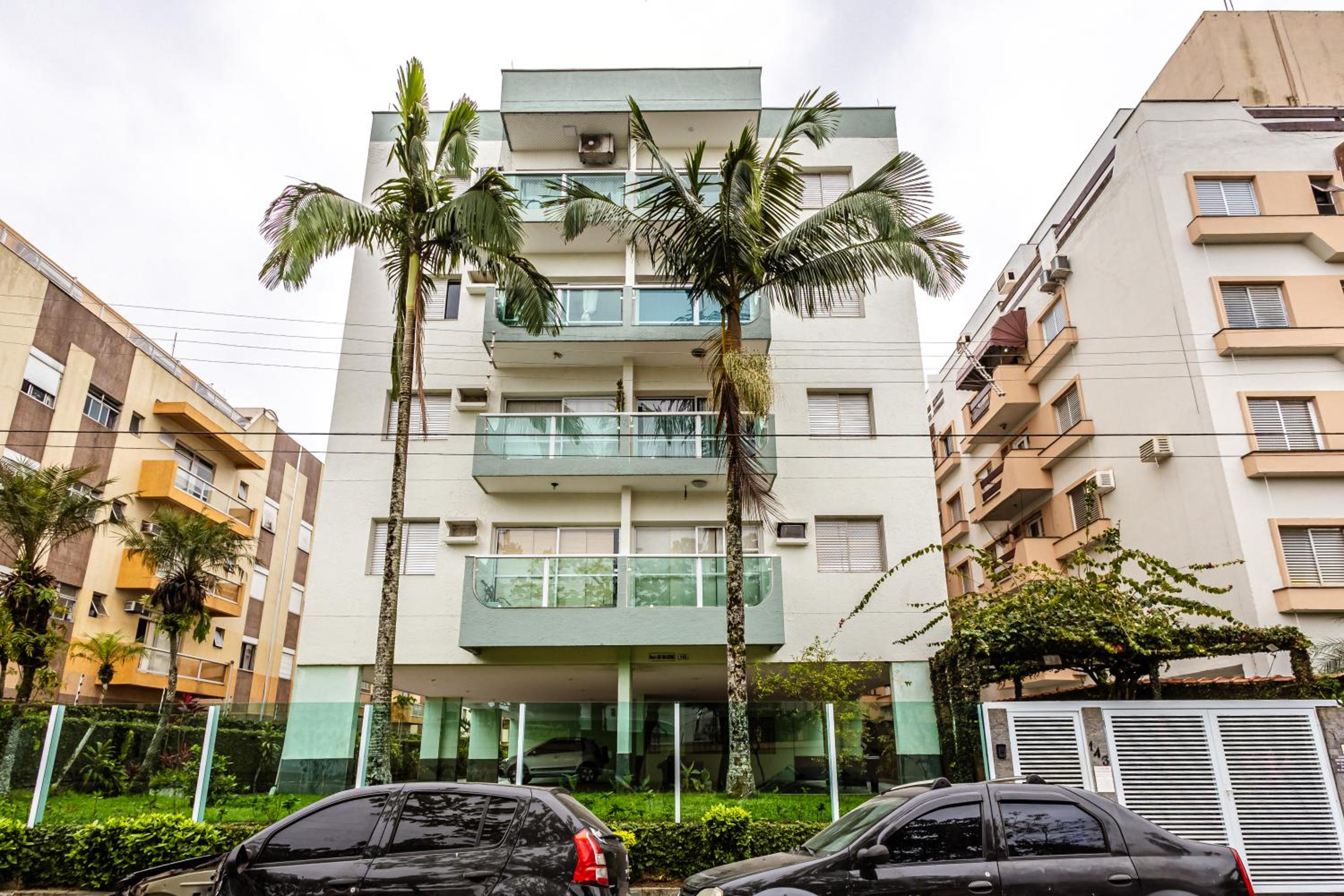 500m da Praia da Enseada,Excelente Localização Dom Pedro I,Próx Carrefour,Burguer King-Apto de 1Quarto,Ar Cond,Cozinha Completa,Varanda ,Estacionamento,Por