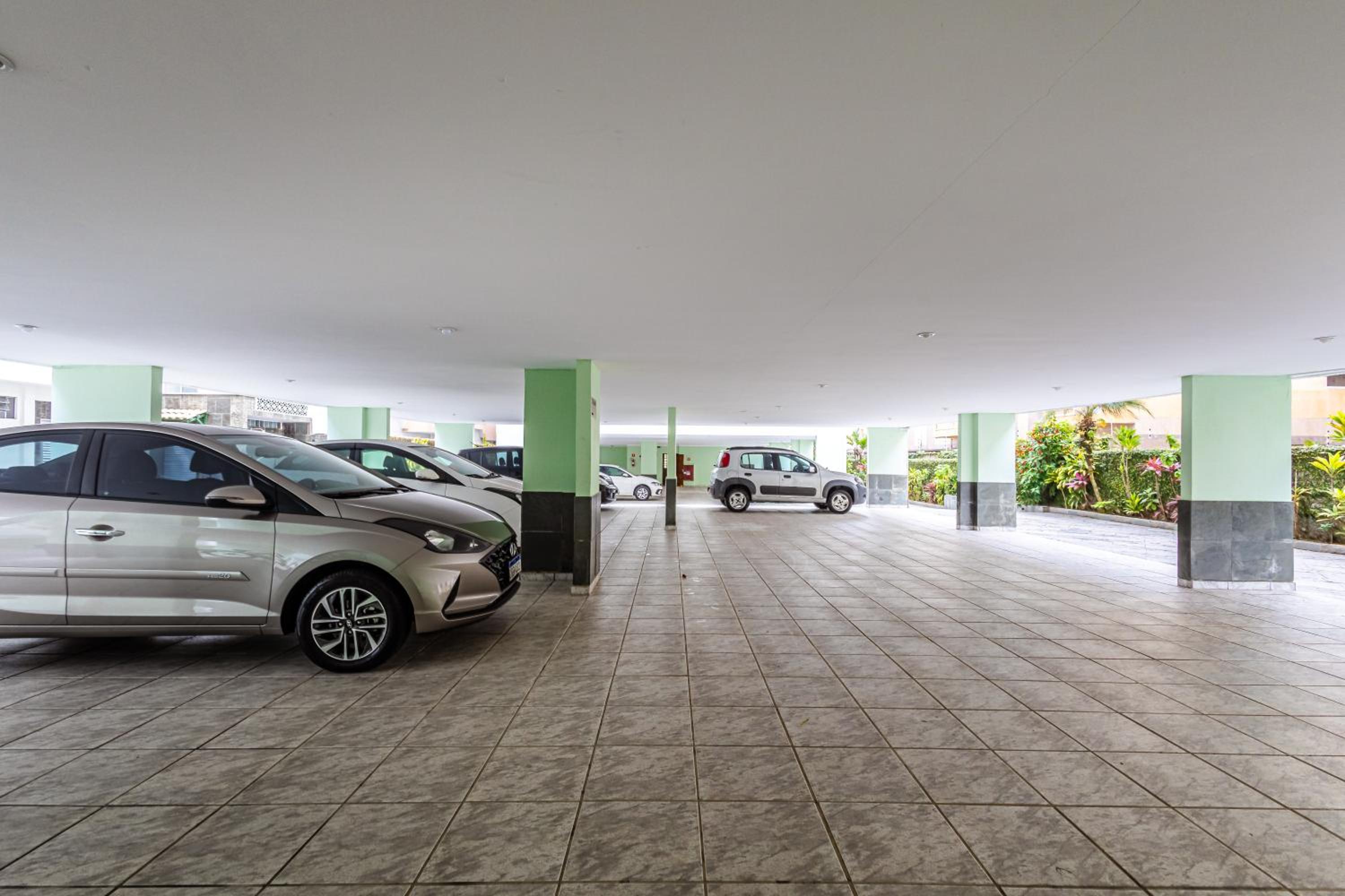 500m da Praia da Enseada,Excelente Localização Dom Pedro I,Próx Carrefour,Burguer King-Apto de 1Quarto,Ar Cond,Cozinha Completa,Varanda ,Estacionamento,Por
