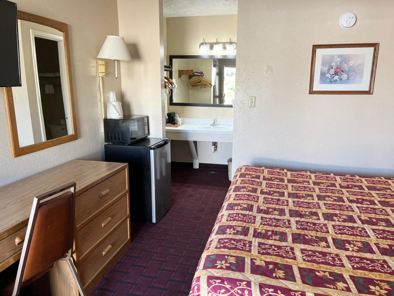 Economy Inn McCook