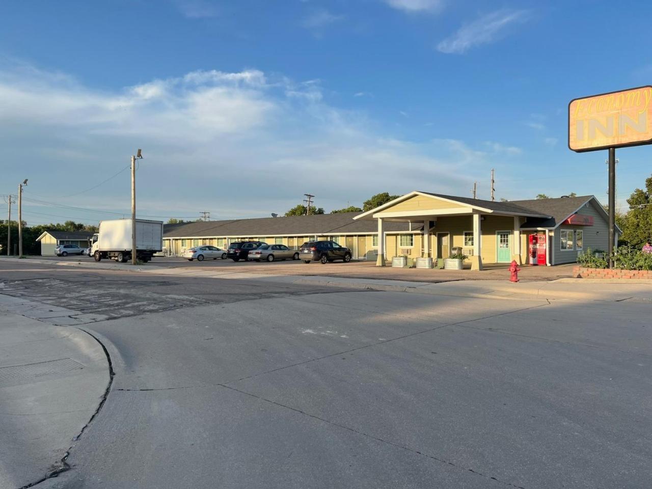 Economy Inn McCook