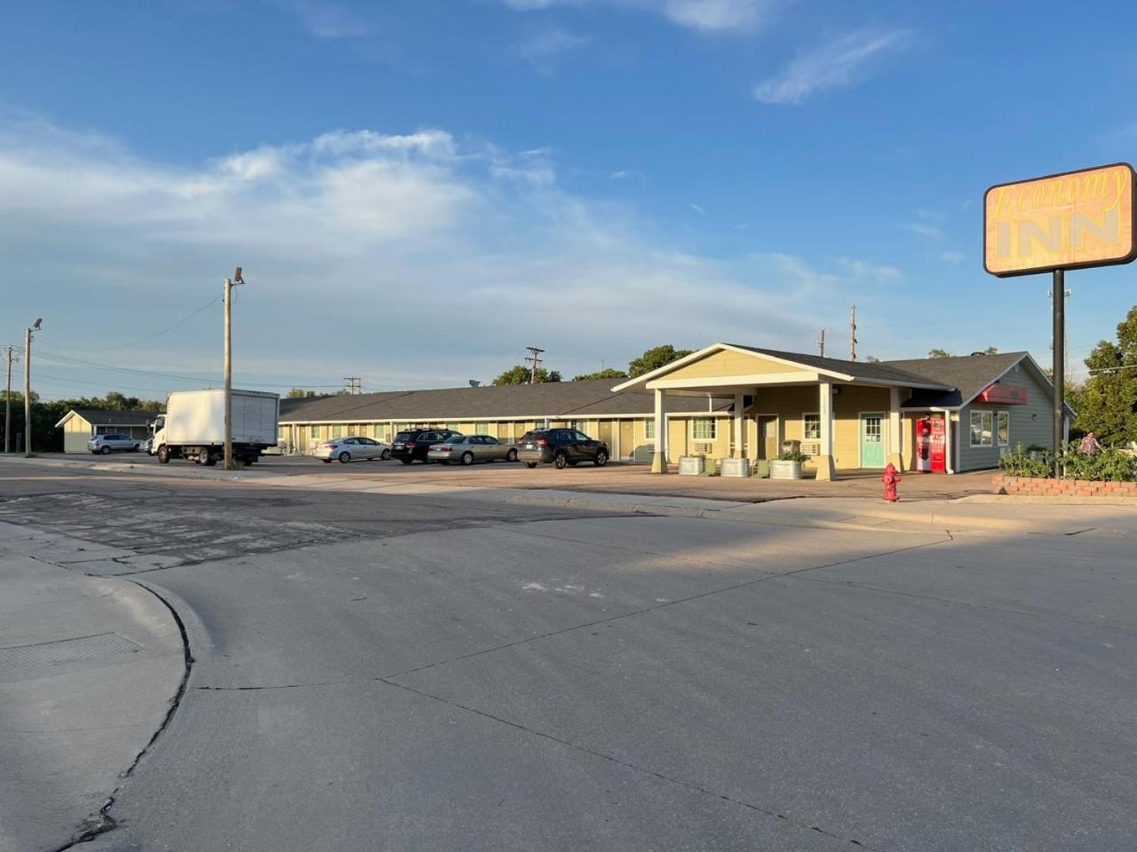 Economy Inn McCook