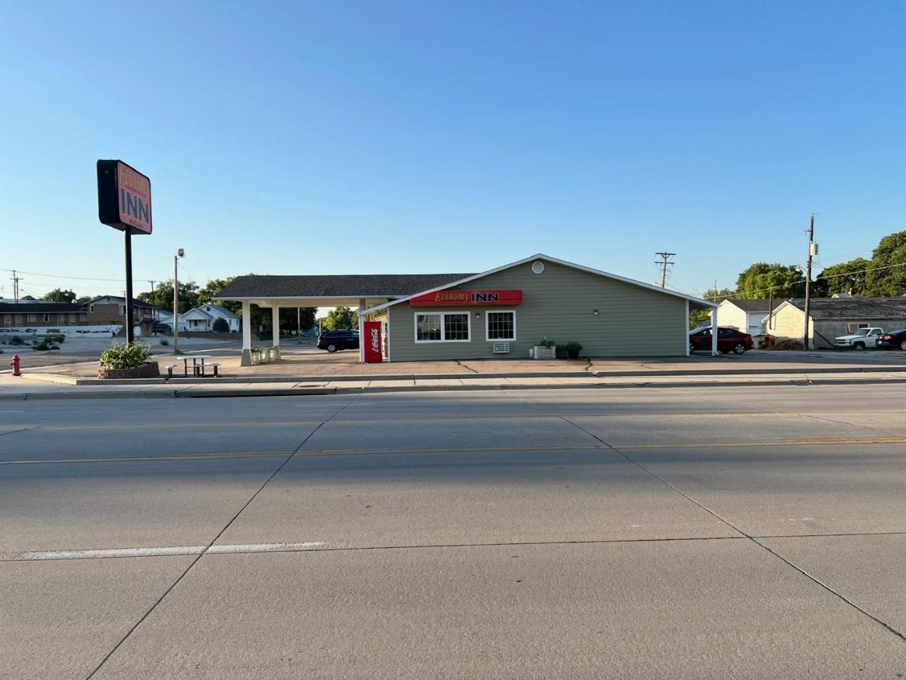 Economy Inn McCook