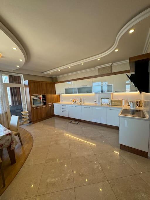 Chic Downtown Suite in Baku