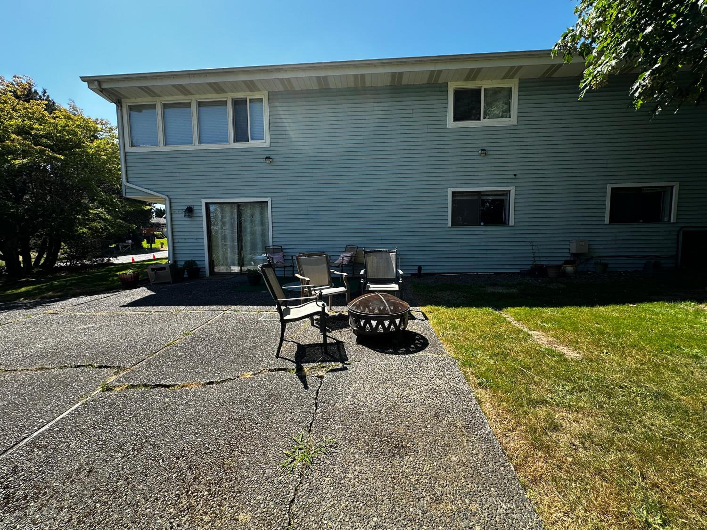 Hotel Furnished Basement Apartment - Image 1