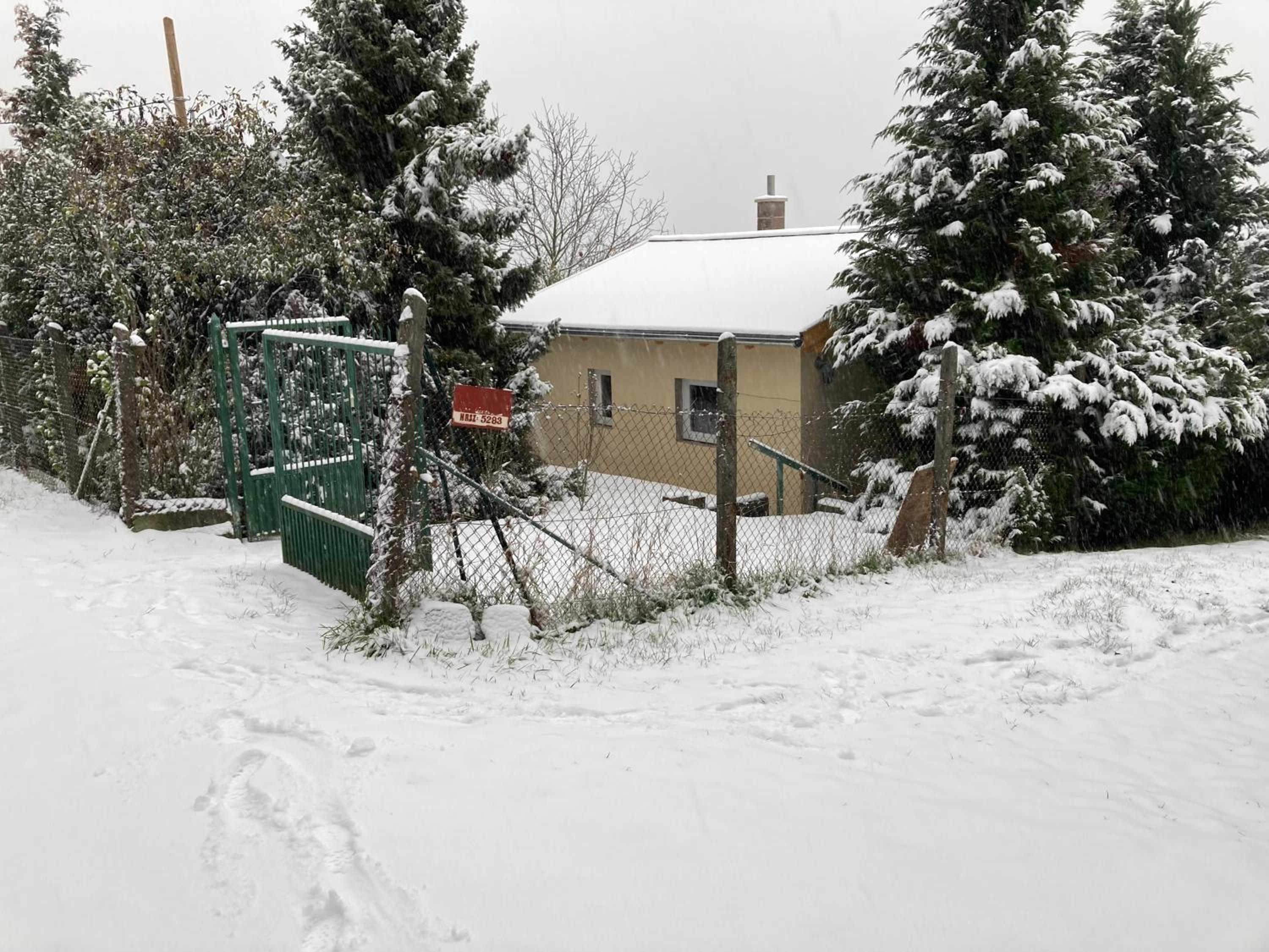 Házikó a Domboldalon