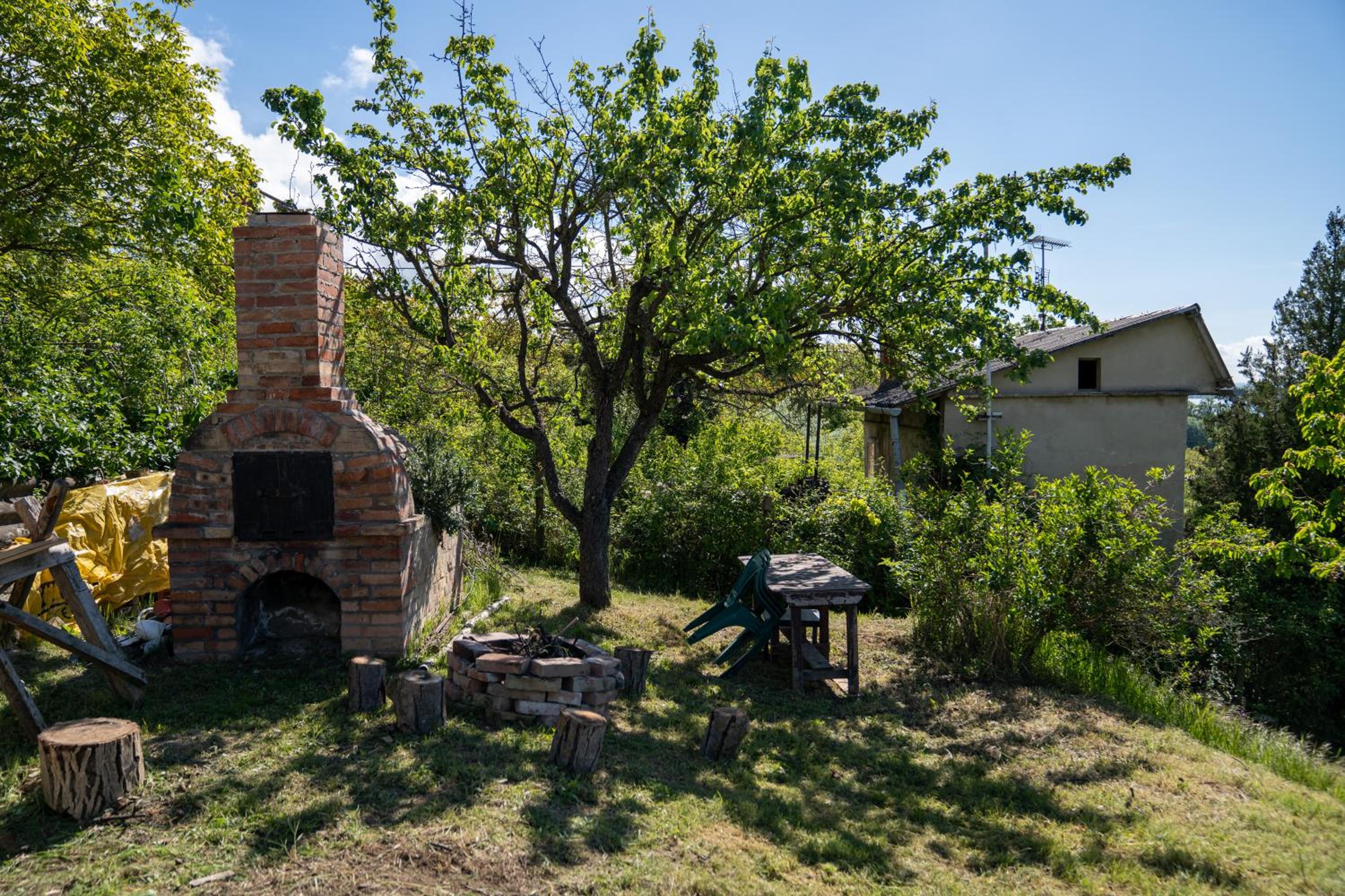 Házikó a Domboldalon