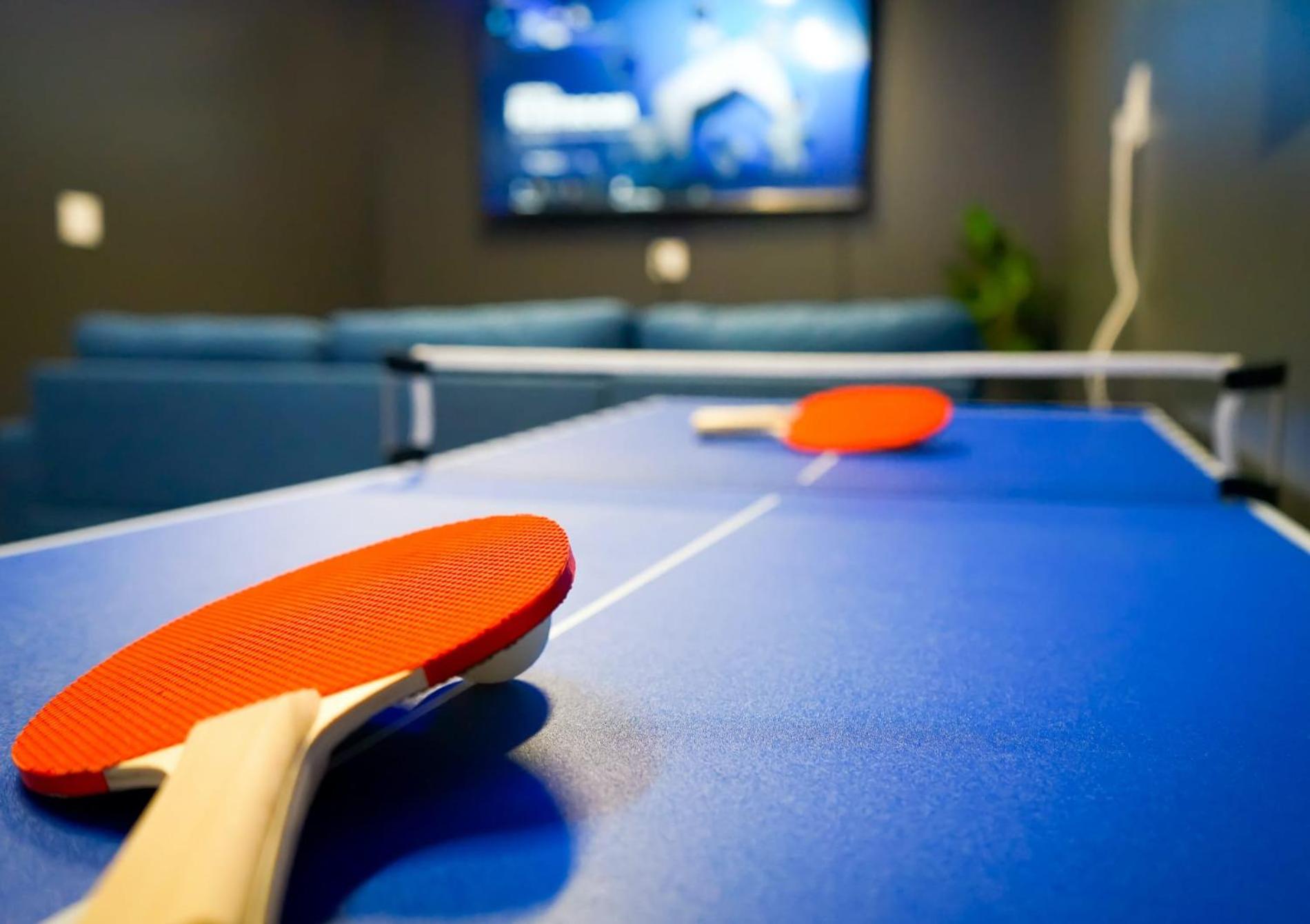 New modern home - movie and game room - Family Friendly view 2